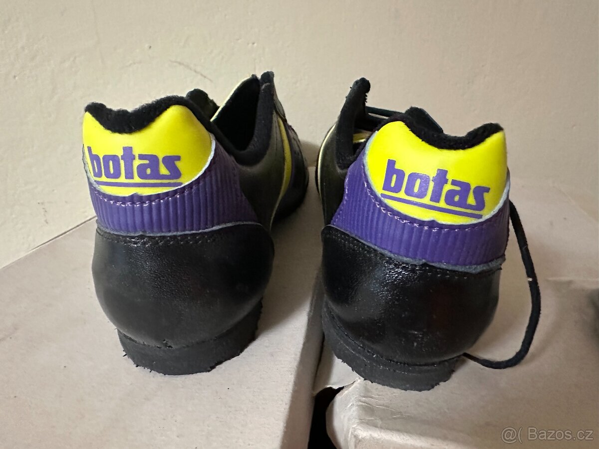 Botas tretry NOVÉ - 9