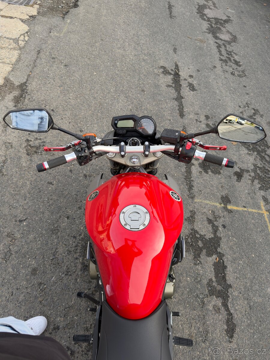 Yamaha XJ6 - 9