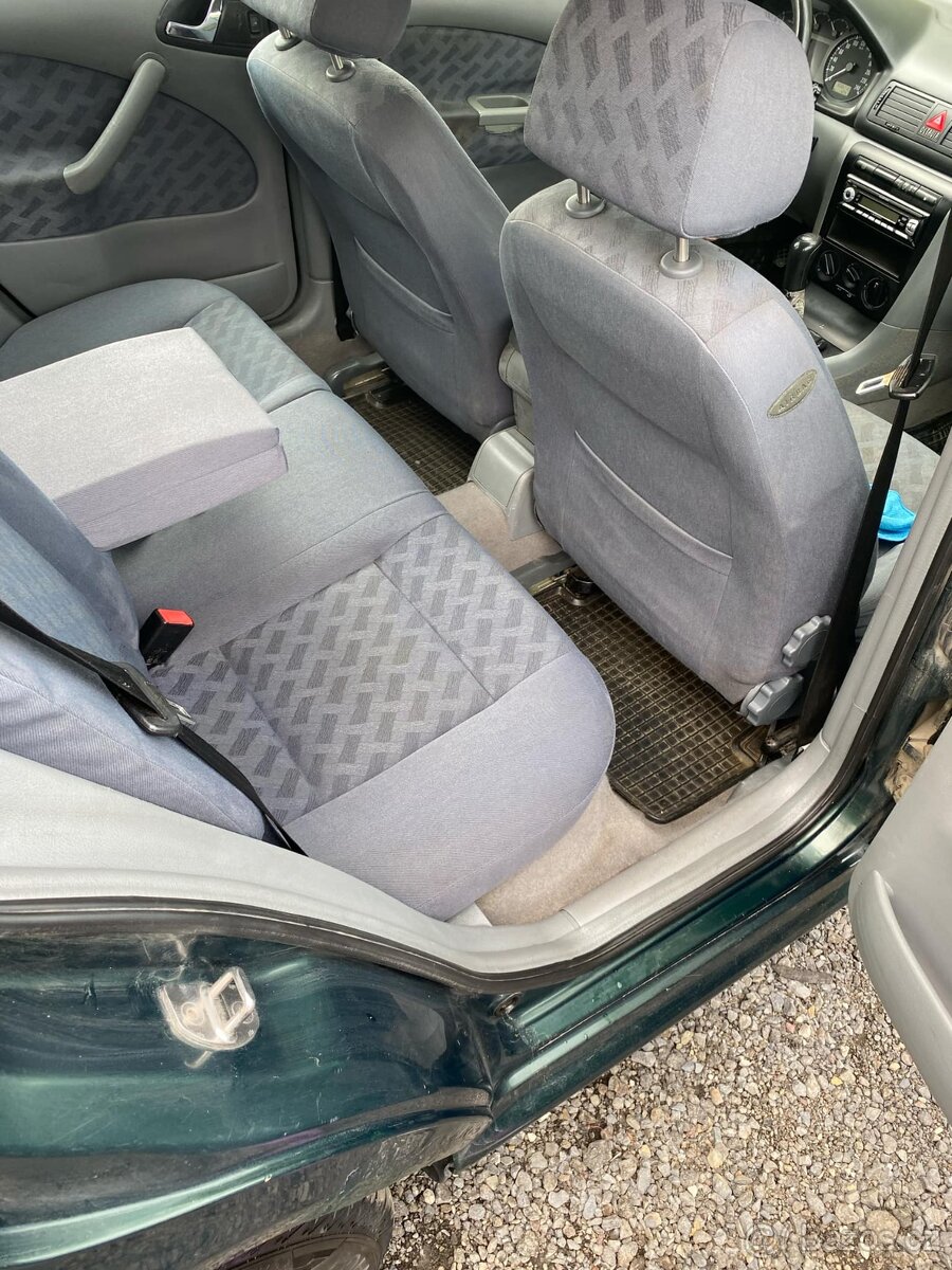 Škoda Octavia 1 Combi Prodám veškeré náhradní díly - 9