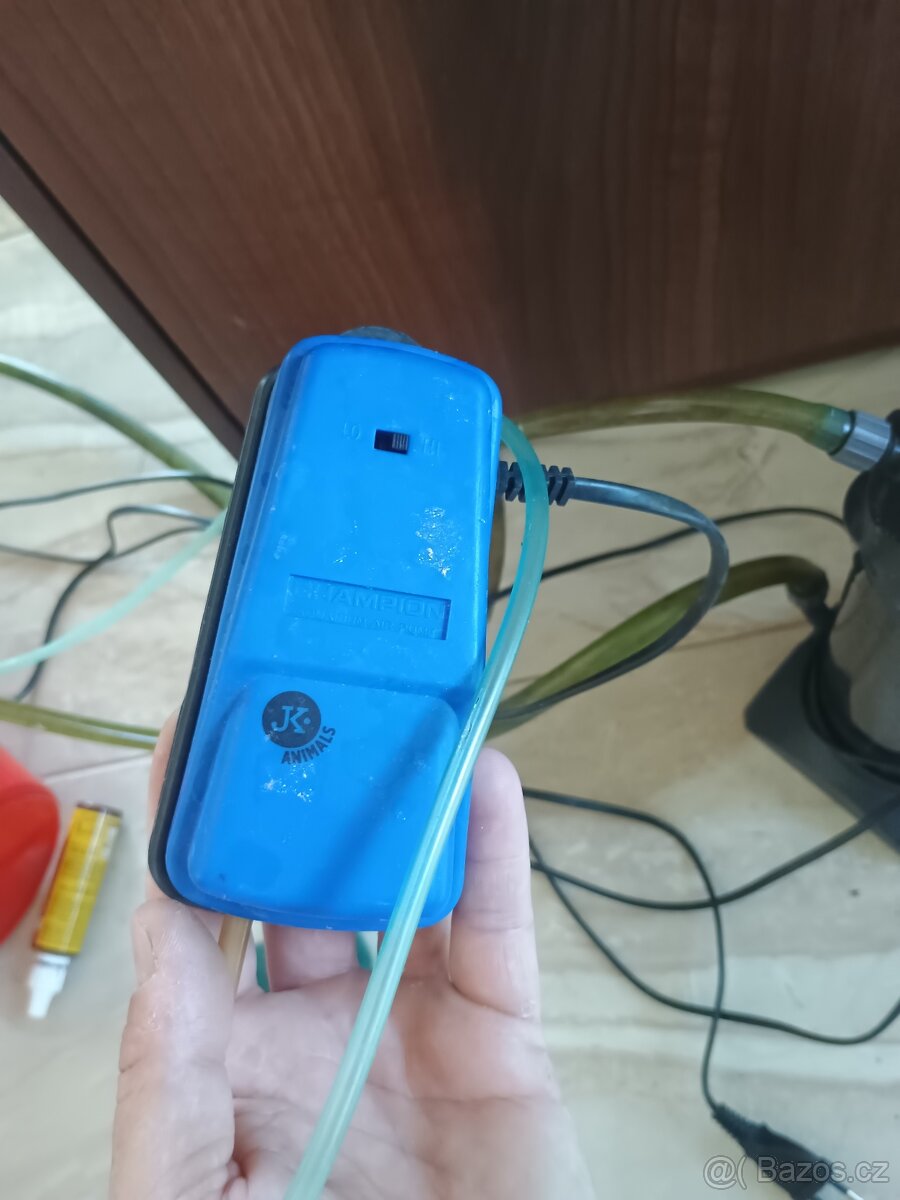 Prodám akvárium včetně hory, filtrace,teploměru,vzduchovani - 9