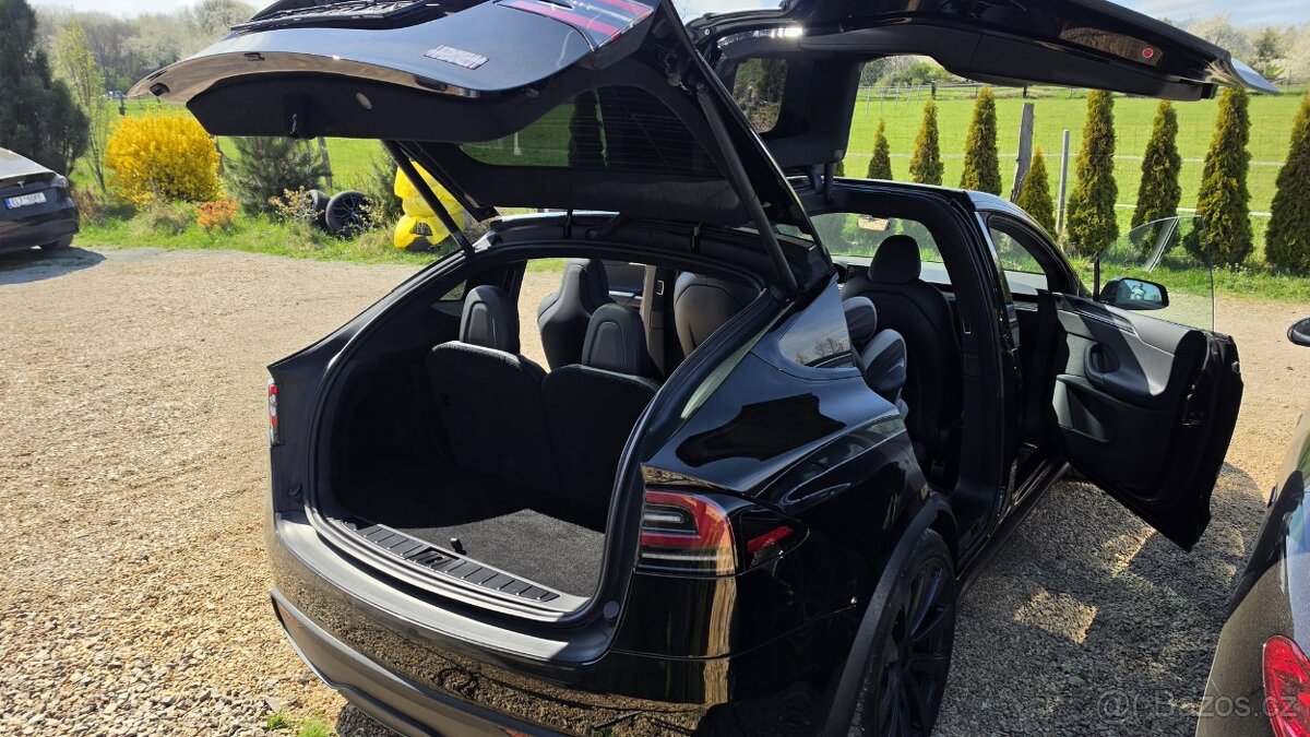 Tesla Model X Plaid 1020 koní - 9