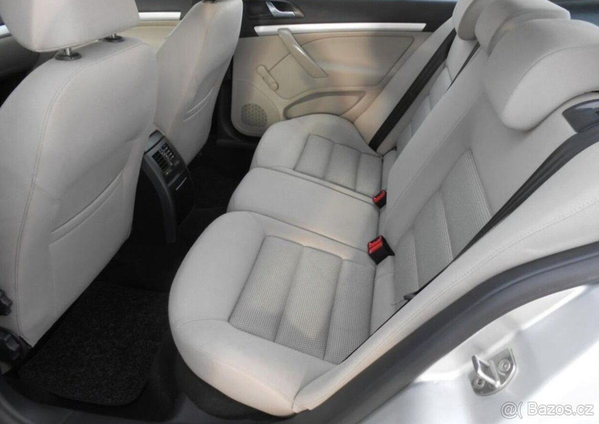 Škoda Octavia 1,6 i 75 kW DIGIKLIMA Serviska benzín - 9