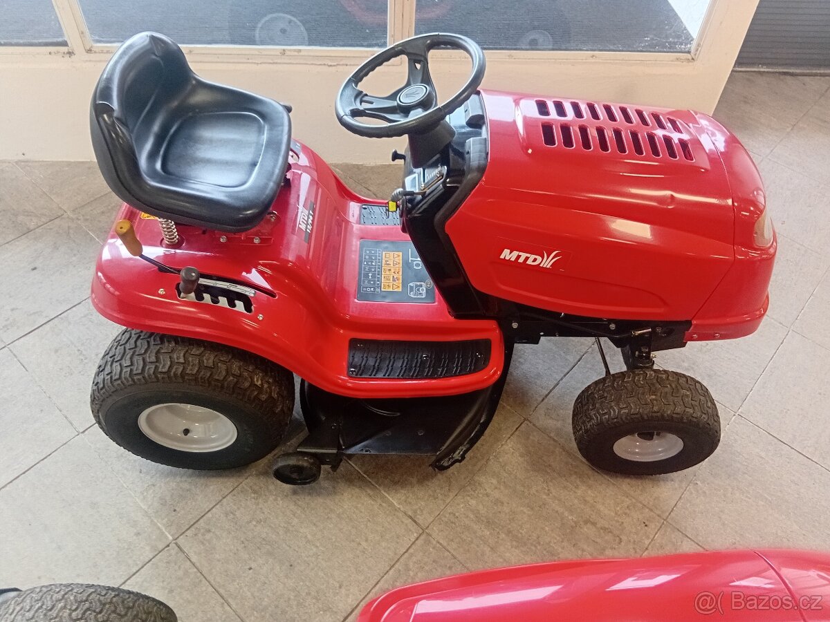 Prodám zahradní traktor MTD 12.5Hp - 9