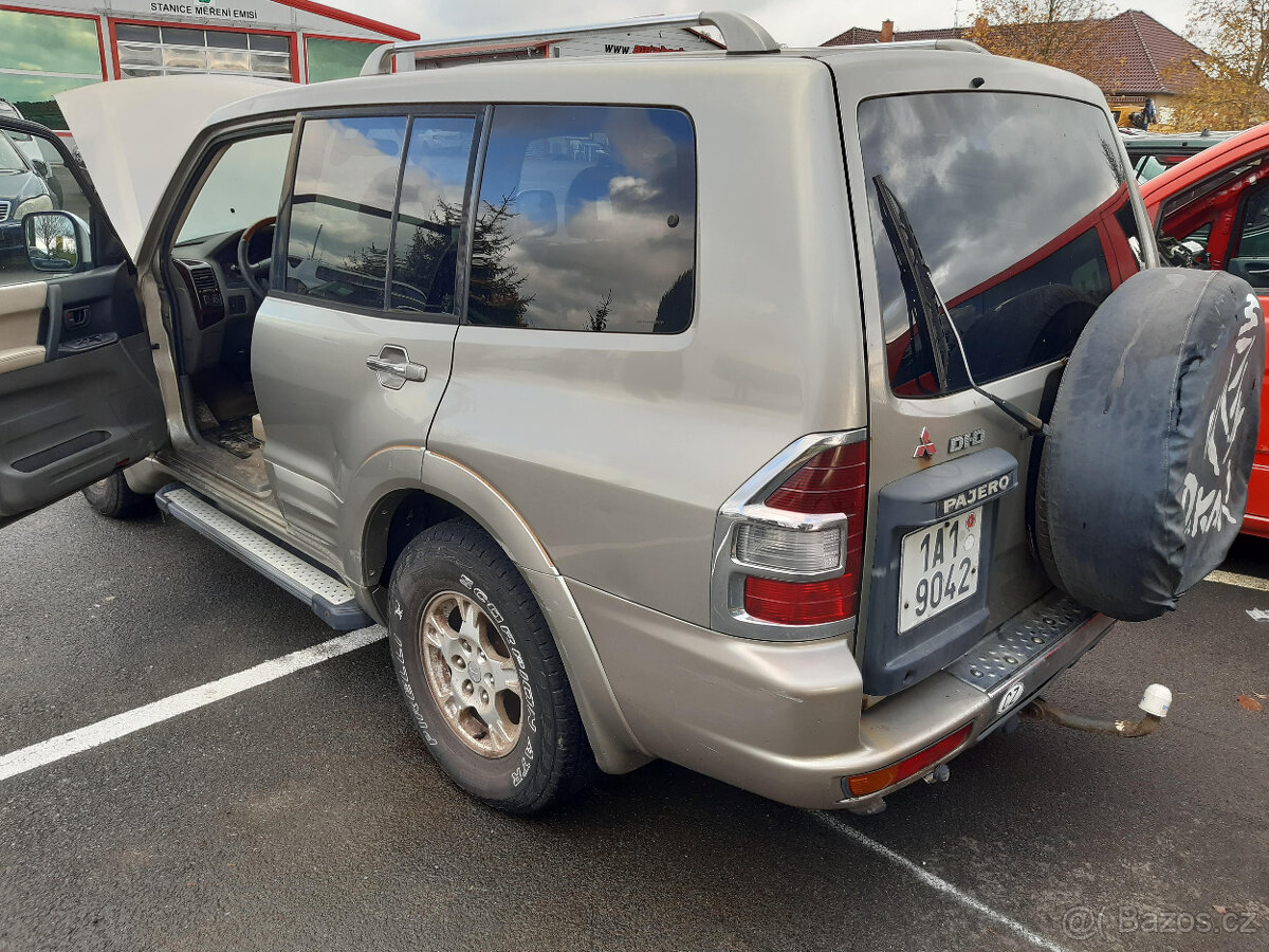 Mitsubishi Pajero 3,2DiD 118kW 2002 - díly - 9