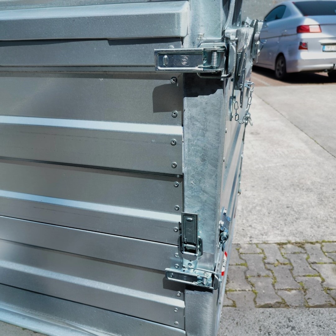 Přívěsný vozík -nástavba +uzamykatelné víko 2,06mx1,11mx1,0m - 9