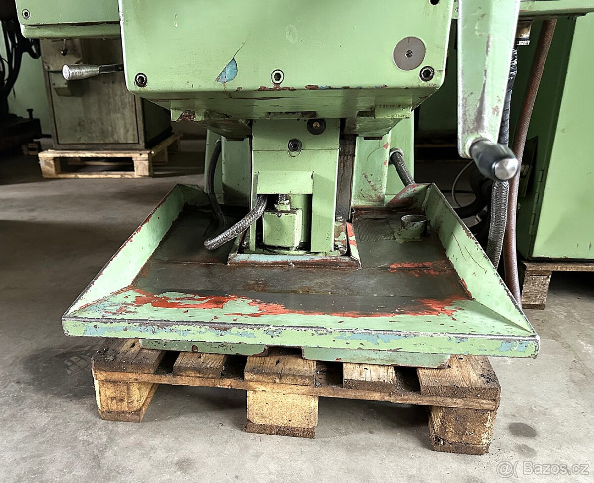 Frézka svislá konzolová FVE 20 - 9