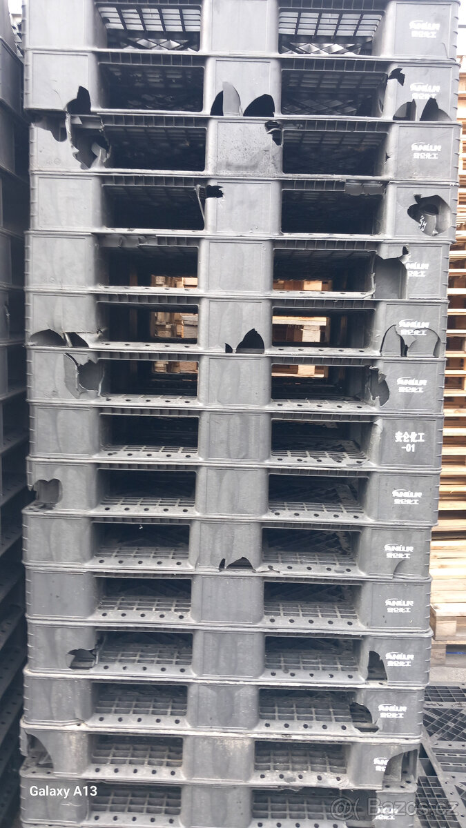 Plastové palety pod dřevo - 9