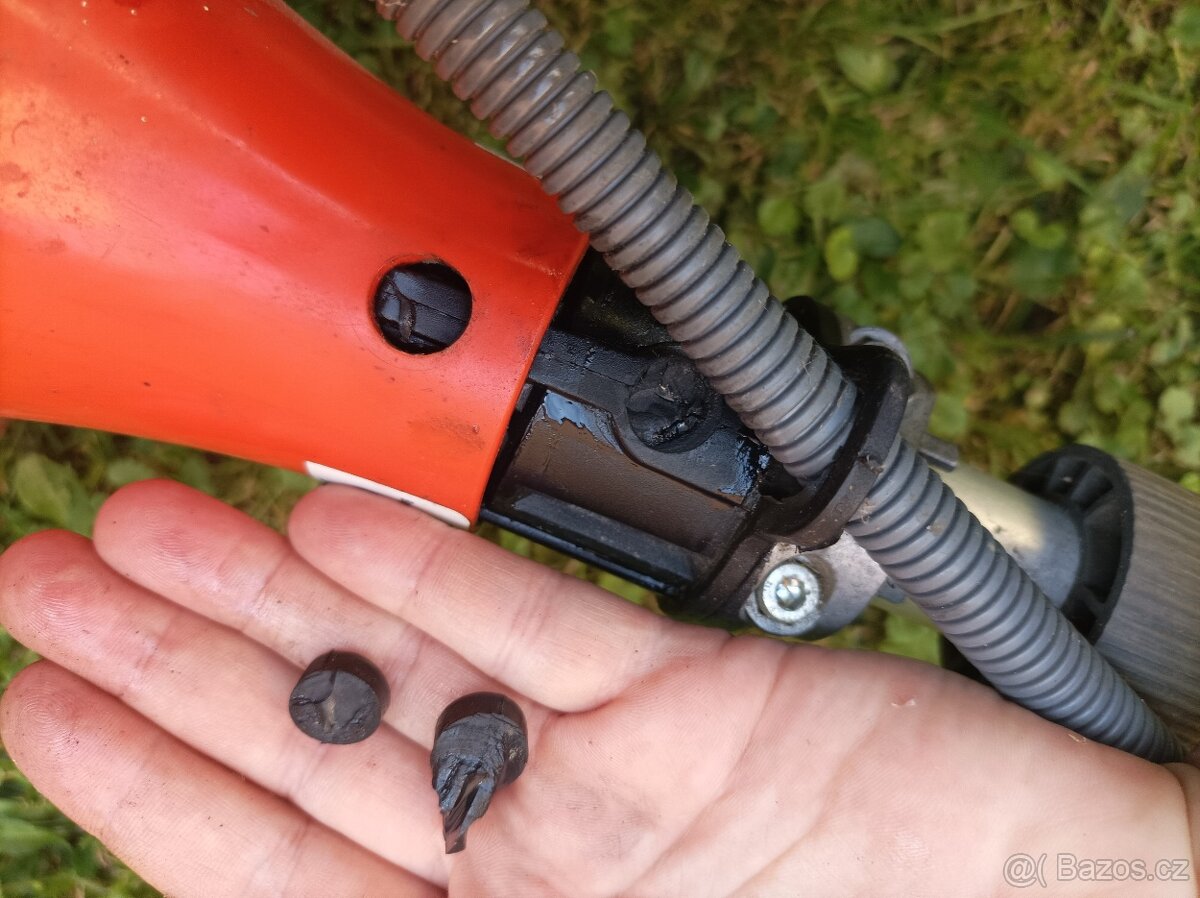 Křovinořez Oleo-Mac 725 T - 9