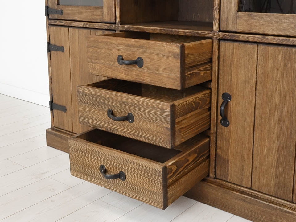 RUSTIKÁLNÍ KREDENC - 9