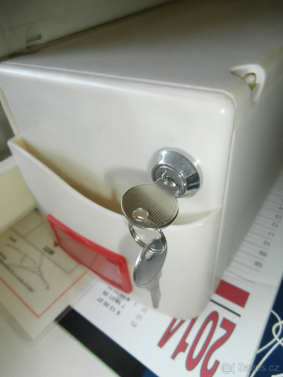 Boxy plastové uzamykatelné 7 ks celek za 400 kč - 9