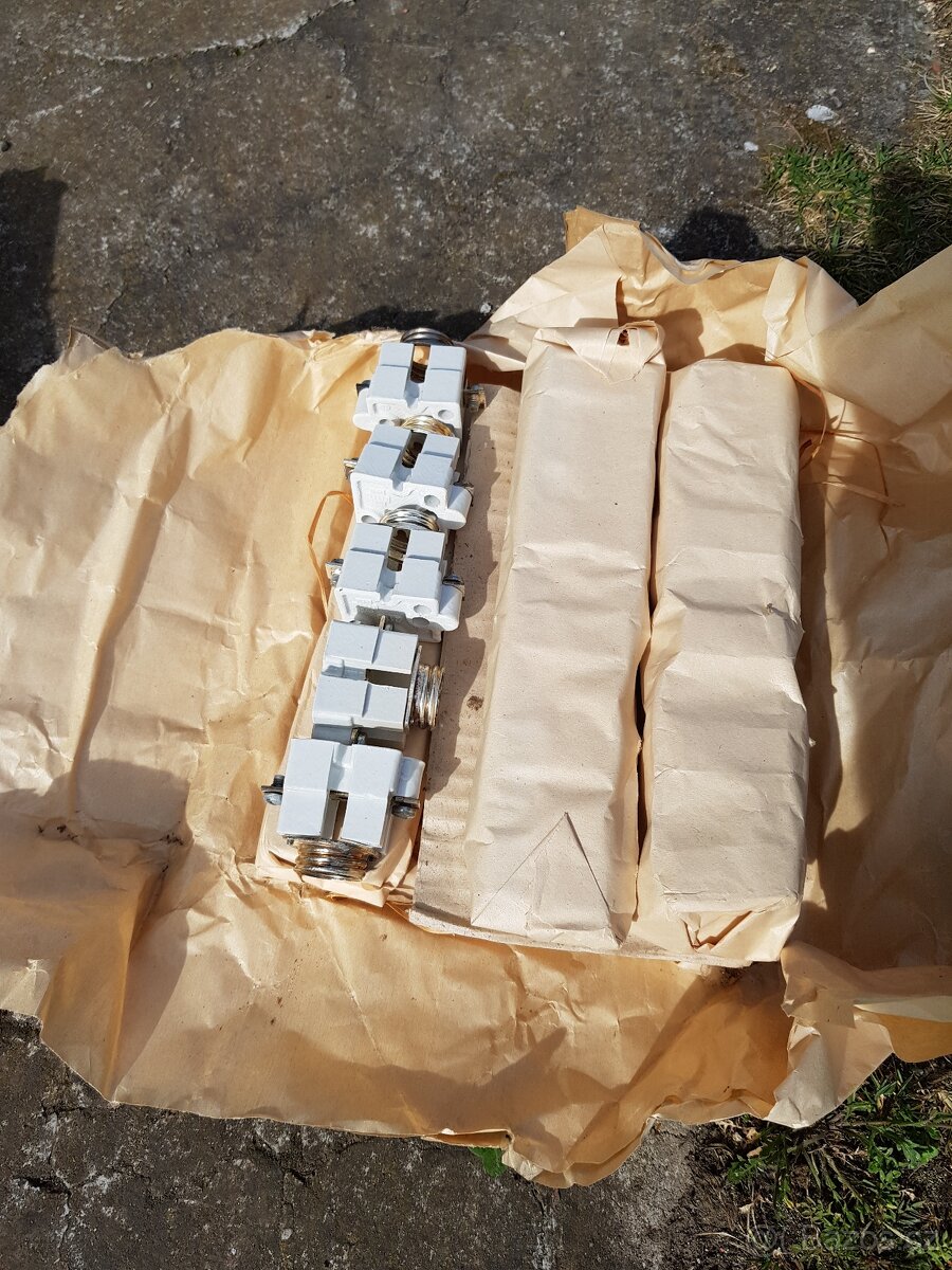 Relé RP92 spínač BT11, pojistky , pouzdra, kryty - 9