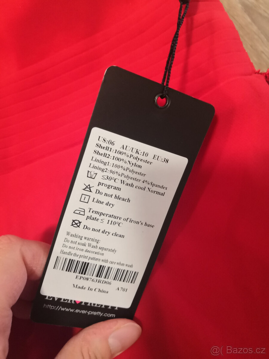 Červené plesové šaty s vlečkou - 9