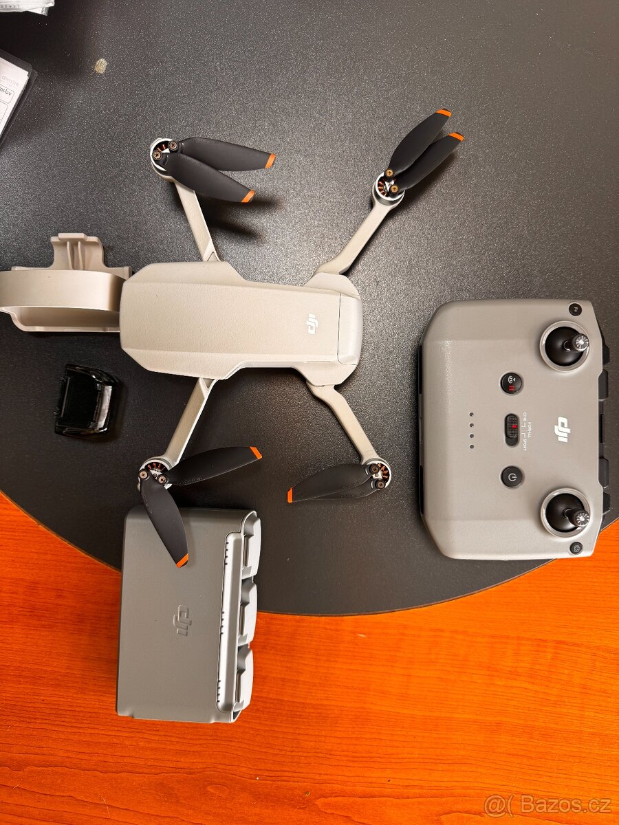DJI Mini 2 SE Fly More Combo - 9