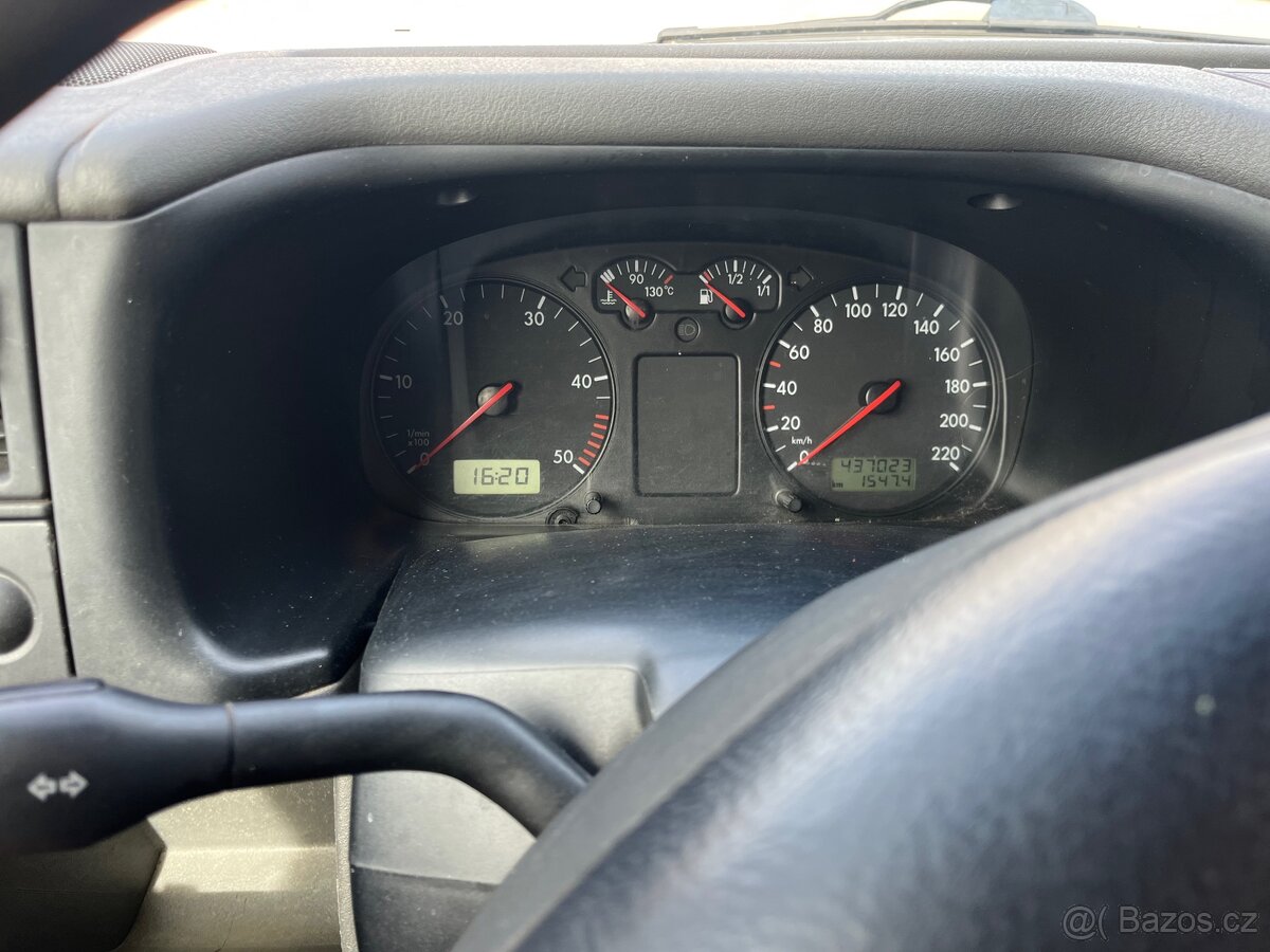 VW Transporter T4 2,5 TDi 65 kw - 9