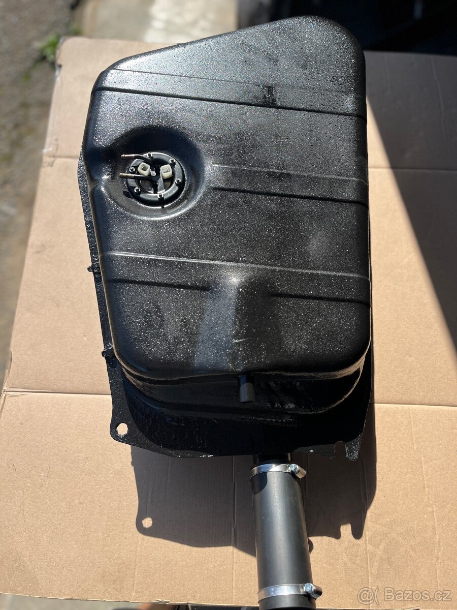 Fiat 127 nádrž po renovaci - 9