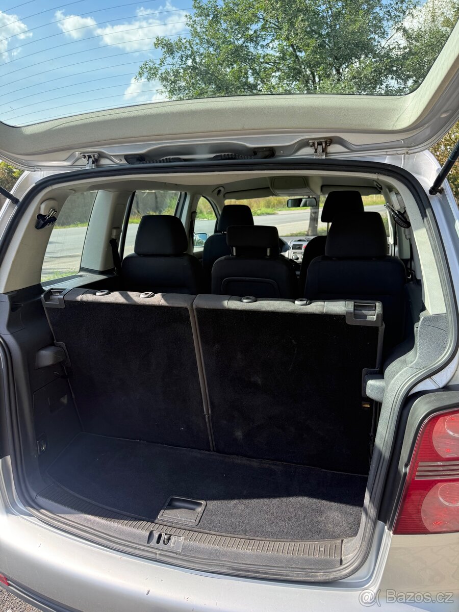 Volkswagen Touran - 9