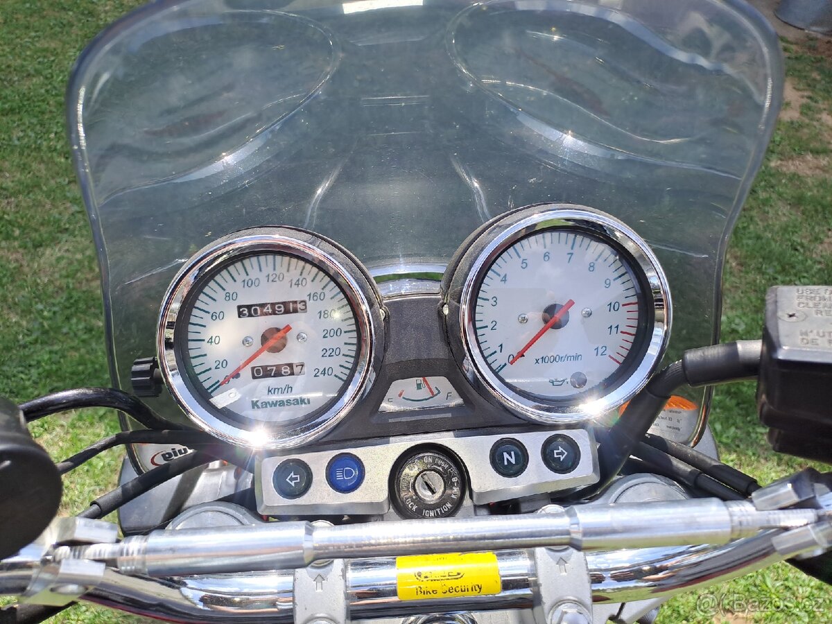 KAWASAKI ZR7 - 9
