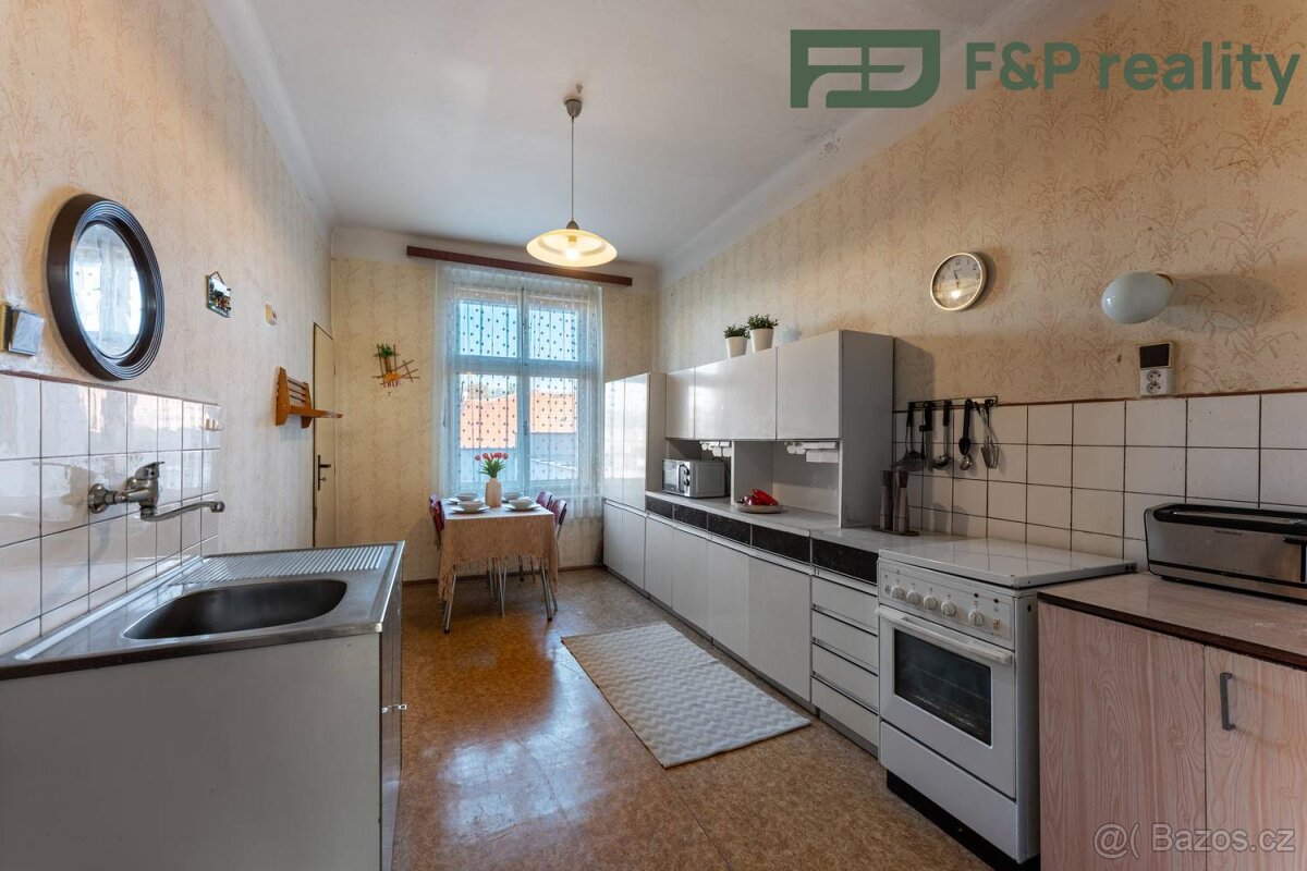 Prodej rodinného domu v centru Příbrami se 2 bytovými jedno - 9