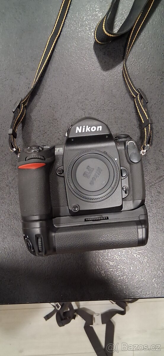 Nikon F6 s držákem baterii(gripem) MB 40 - 9