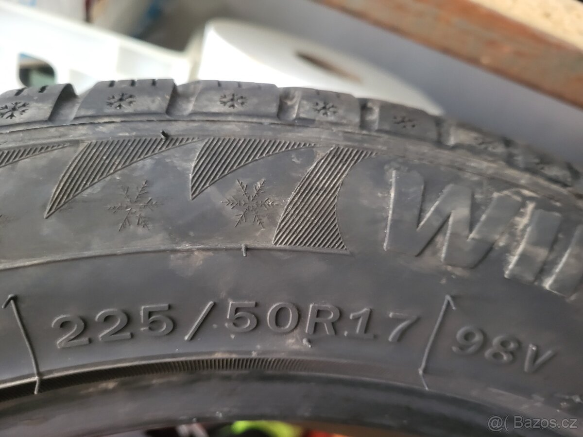 Zimní pneu 225 50 17 - 9