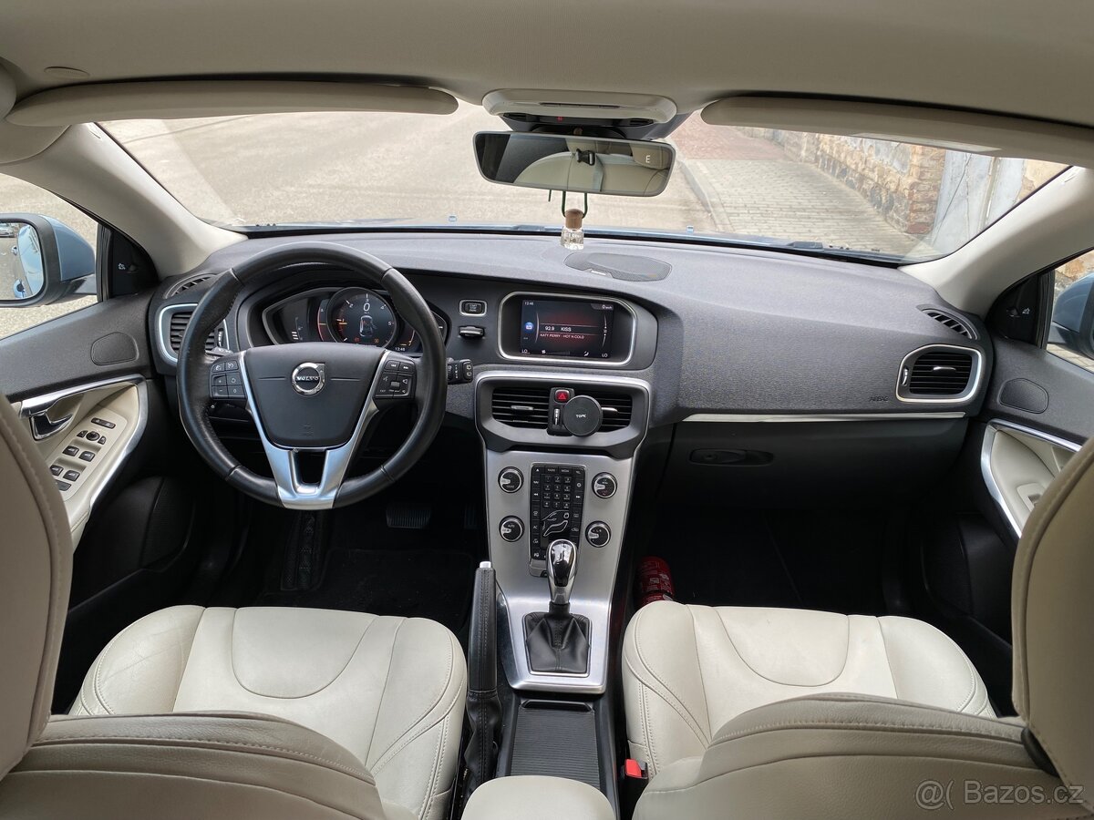 VOLVO V 40 - 9