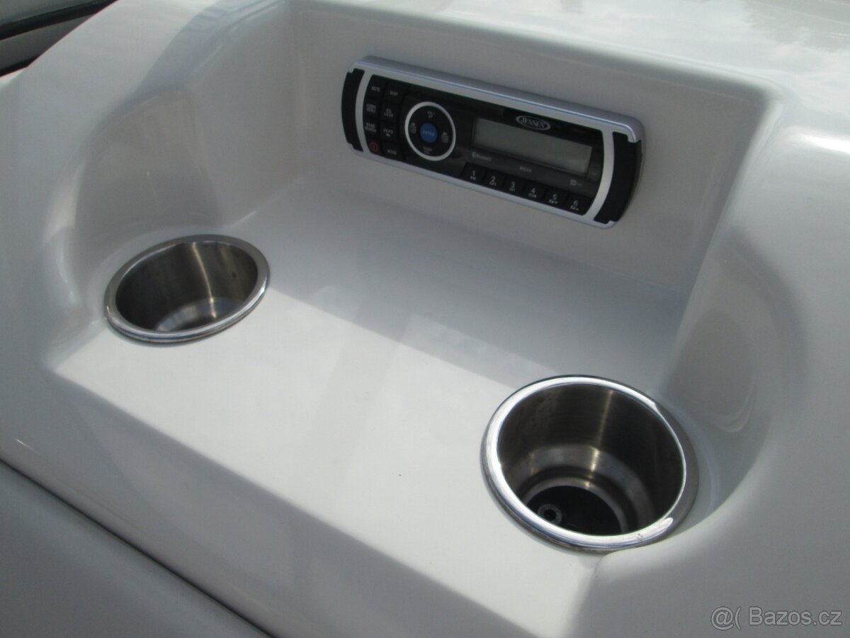 BAYLINER 742 CUDDY - 9