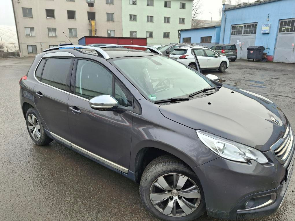 Peugeot 2008 PURE TECH - 9