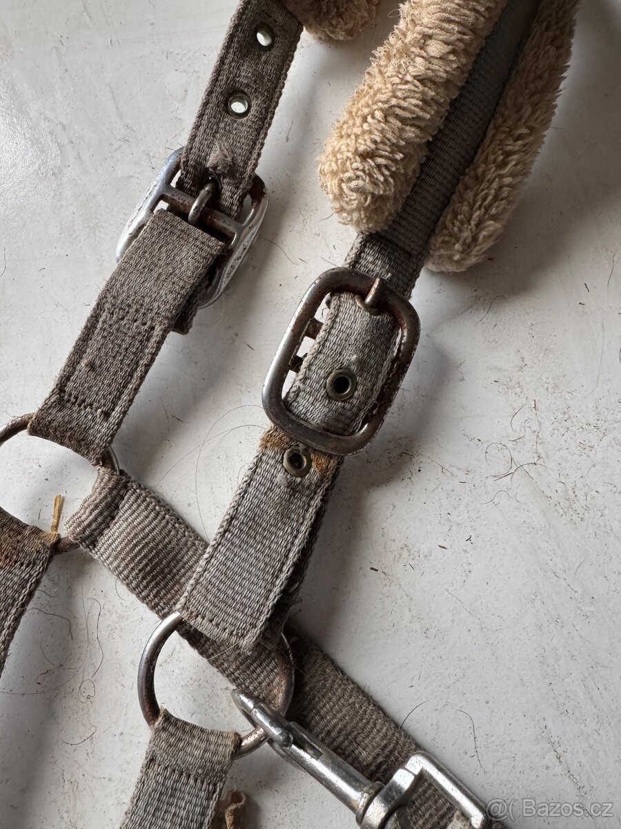 Úklid sedlovny pro kone - 9