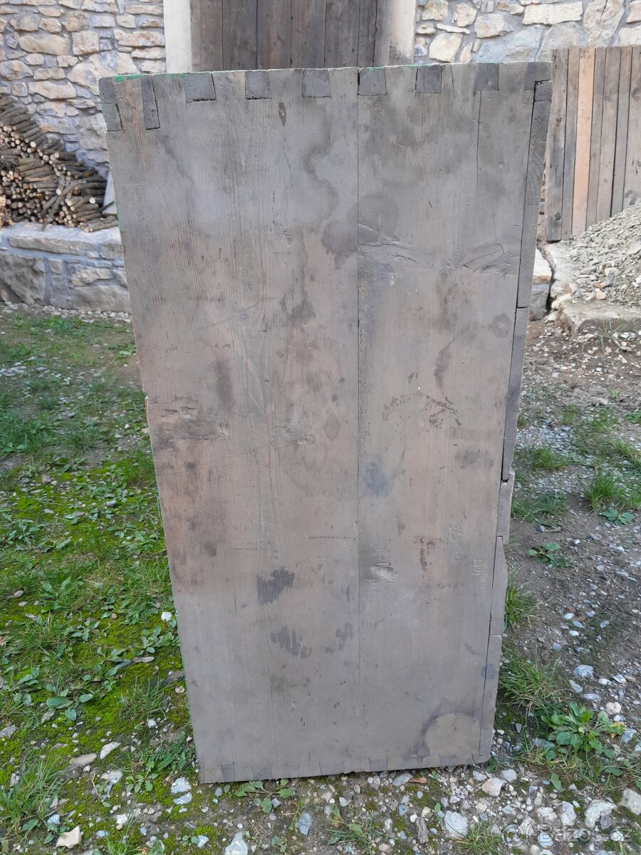 Dřevěná šatní skříň antik - 9