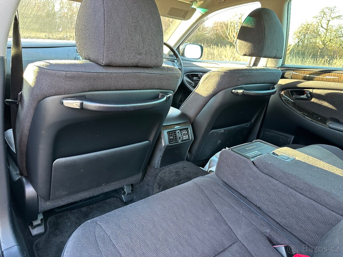 Toyota Crown Majesta V8 - 9