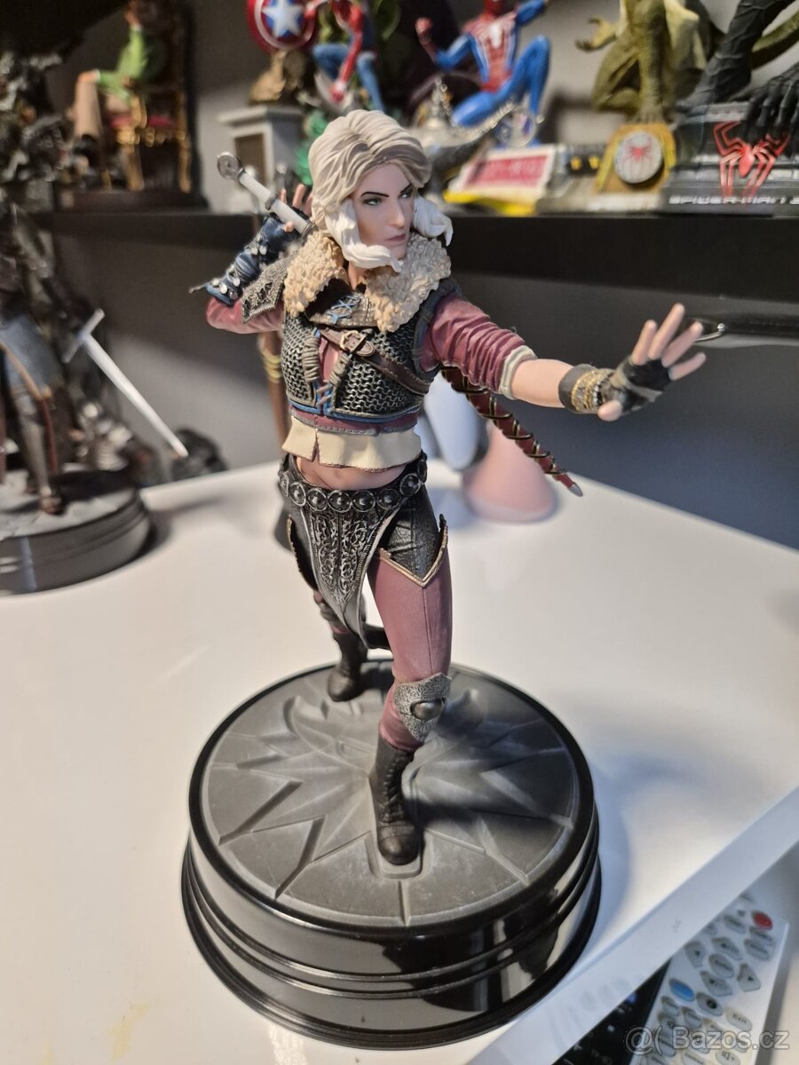 SOCHY WITCHER III WILD HUNT- DARK HORSE - 9