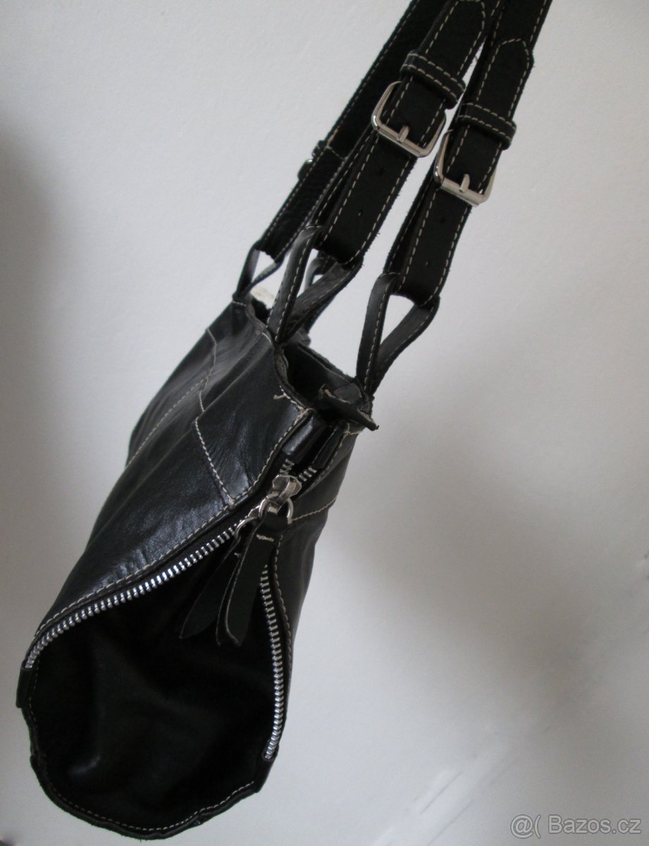 Kabelka přes rameno nebo zápěstí, černá kůže. - 9