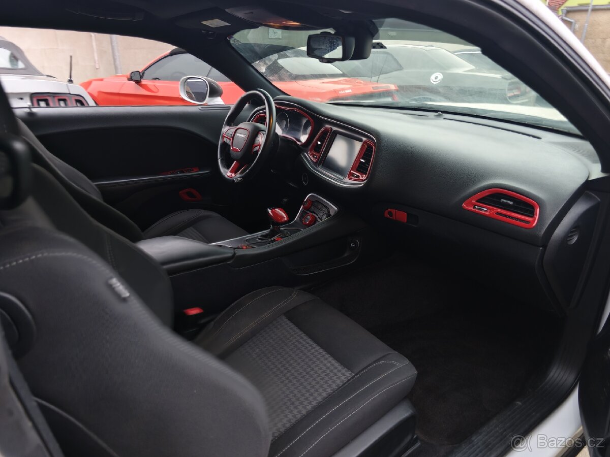 Dodge Challenger - 9