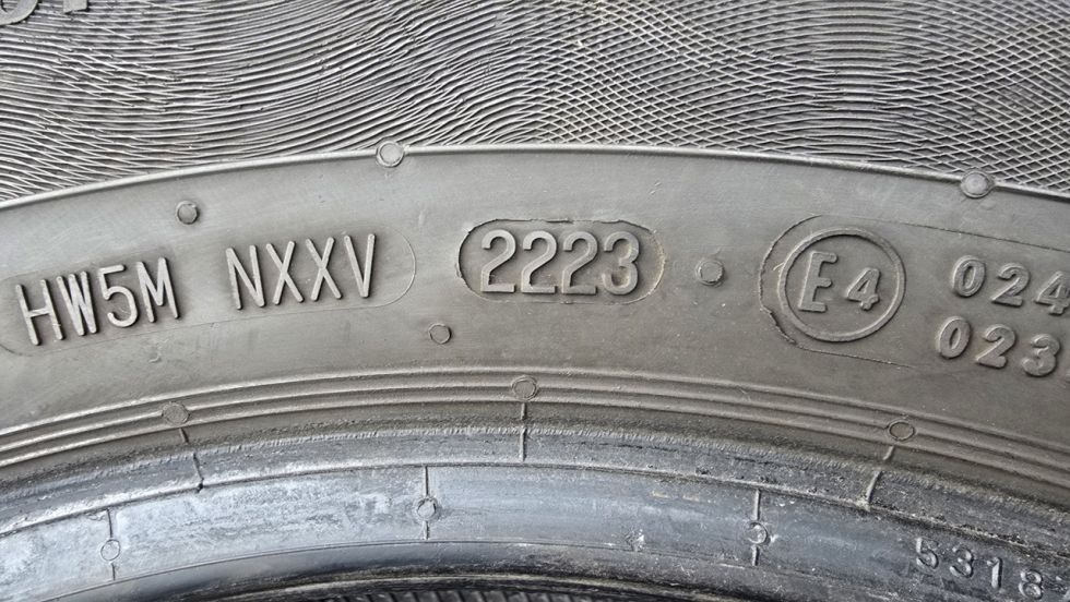 Zimní pneu 215/60/16 Continental - 9