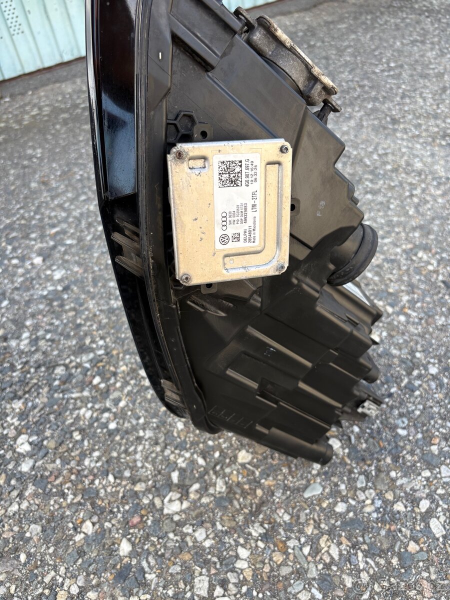 Vw Caddy pravý bi xenon - 9