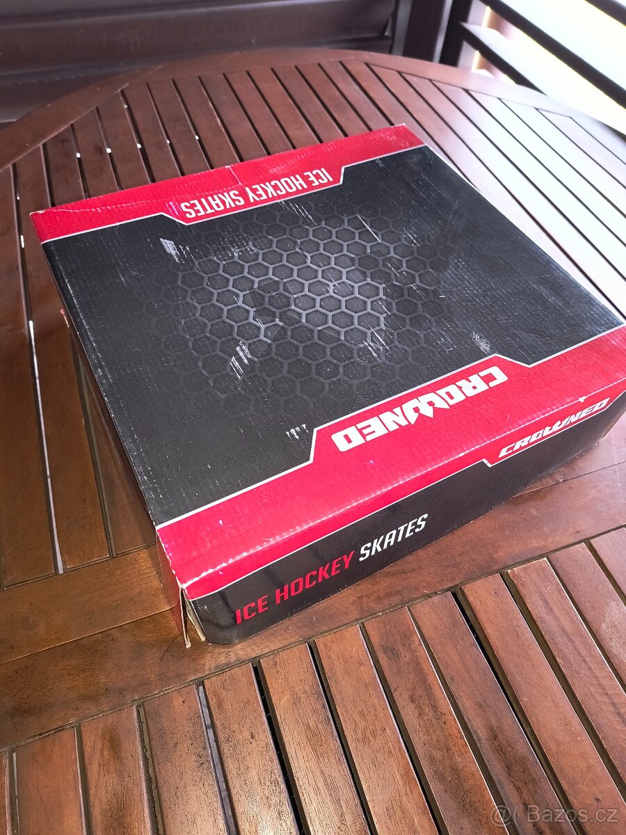 Prodám dětské brusle Crowned vel. 37 - 9
