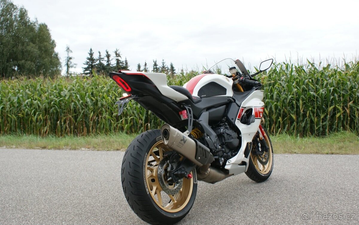 Yamaha yzf R7 - 9