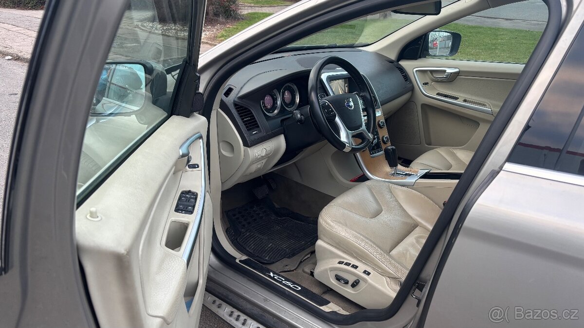 VOLVO XC60 D5 AWD - 9