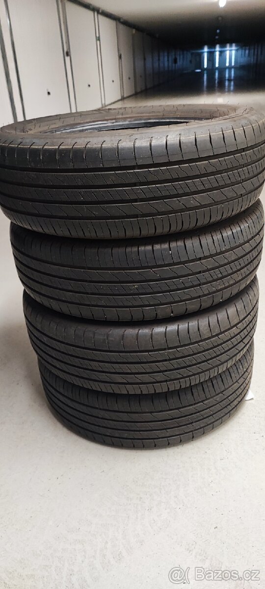 Jako nové 215/60/17 Goodyear Efficient Grip 2 SUV, DOT 4623. - 9