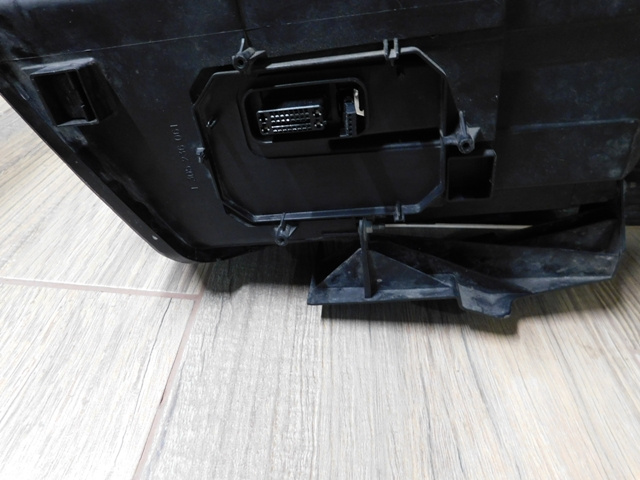 Citroen C6 pravé predné svetlo Bixenon rok 2007 - 9