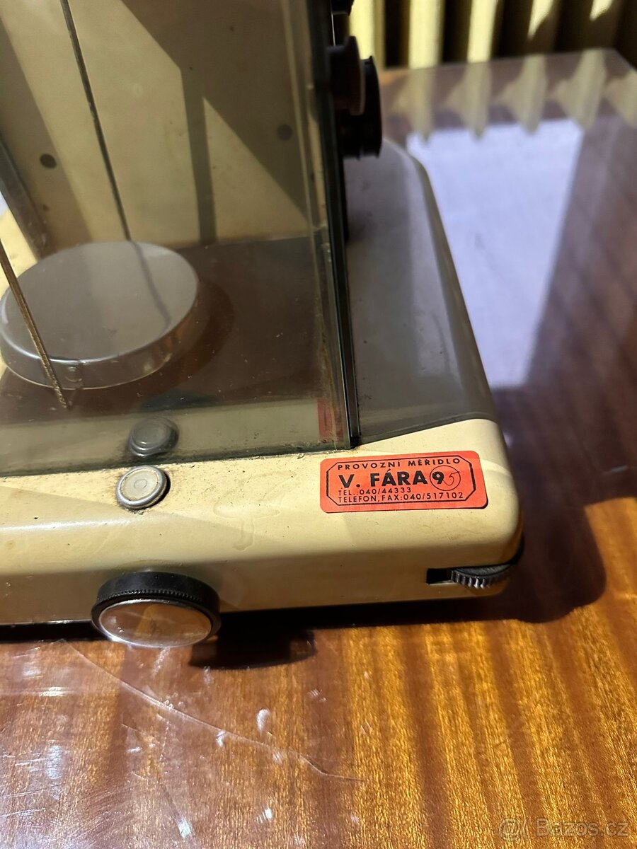Laboratorní váha - 9