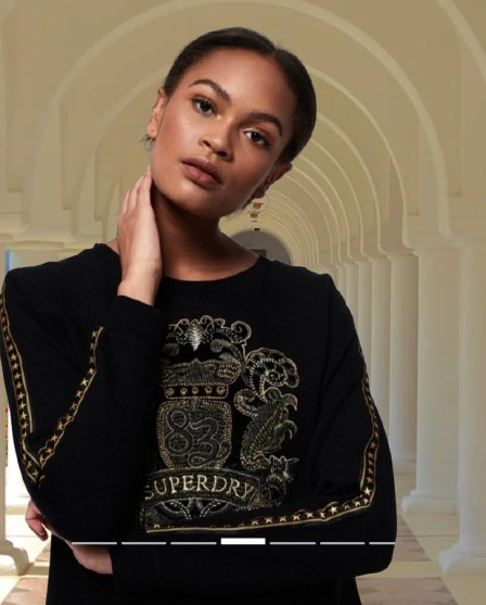 Superdry zdobené teplákové šaty s kapsami - 9