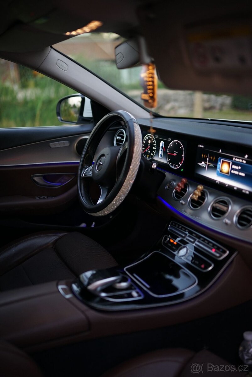 MERCEDES-BENZ E220d 143kW //2016 9G FULL LED NAVI HEAD-UP - 9