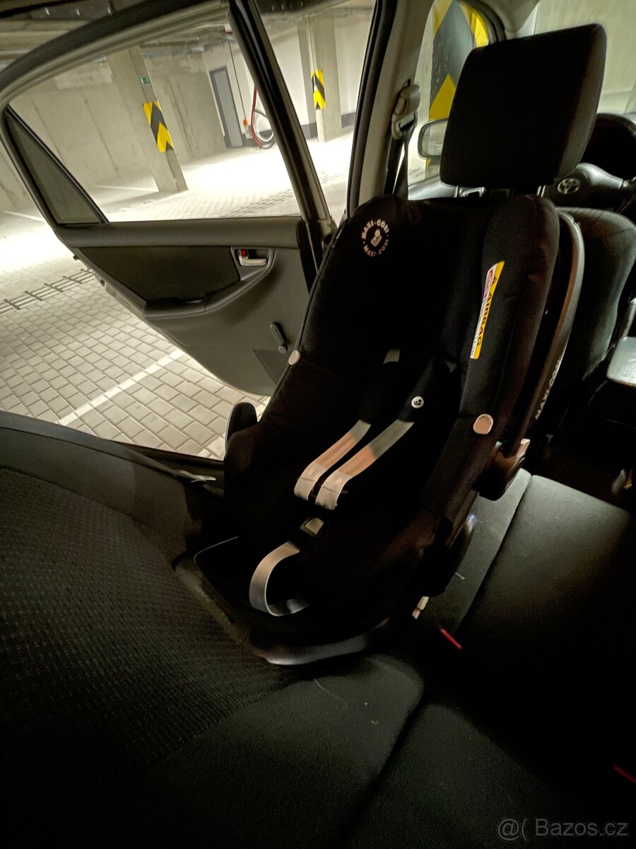 Autosedačka Maxi Cosi Rock se základnou - 9