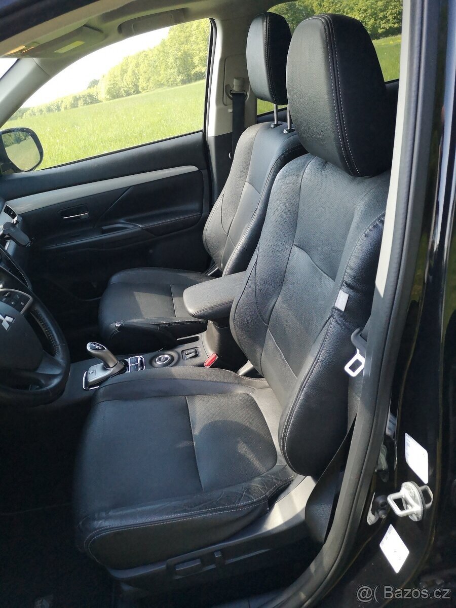 MITSUBISHI OUTLANDER PHEV HYBRID PLNÝ SERVIS - 9