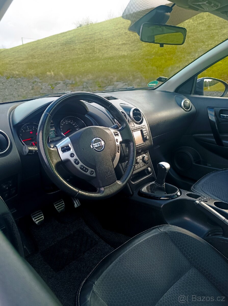 Nissan Qashqai Tekna 1.6i 86kw, 12/2013, 7 míst - 9