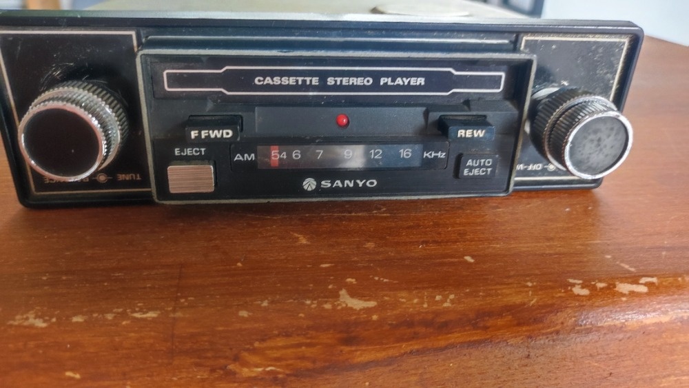 Retro autorádio SANYO - kazetový přehrávač AM - plně funkční - 9