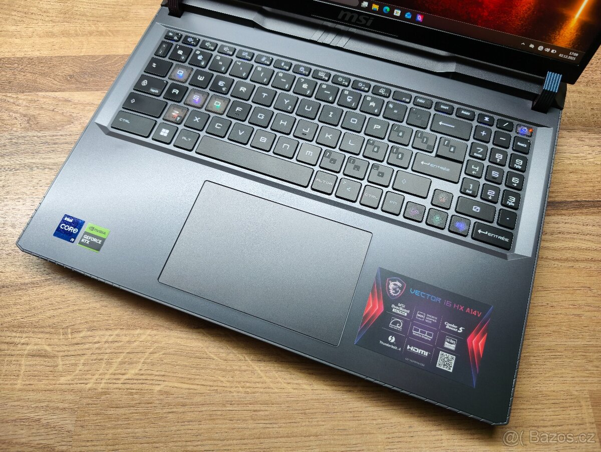 RTX 4090 16GB_MSI VECTOR 16 HX_i9-14900HX_32GB_16" 240HZ 2K - 9