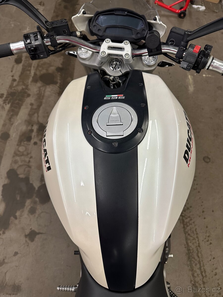 DUCATI Monster 696 - 9