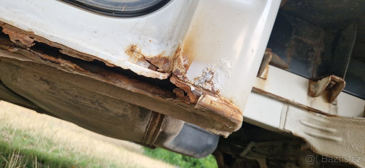 VW transporter valník 1.9 TDi 6 místný - 9